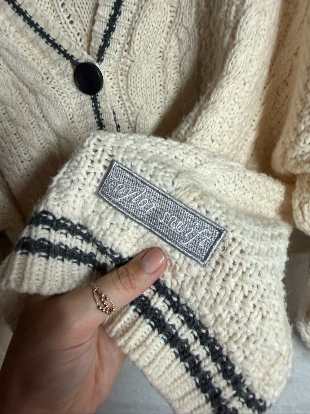Taylor Swift: Folklore Cream Cable Knit Cardigan with Blue Trim and Stars - Picture 3 of 8